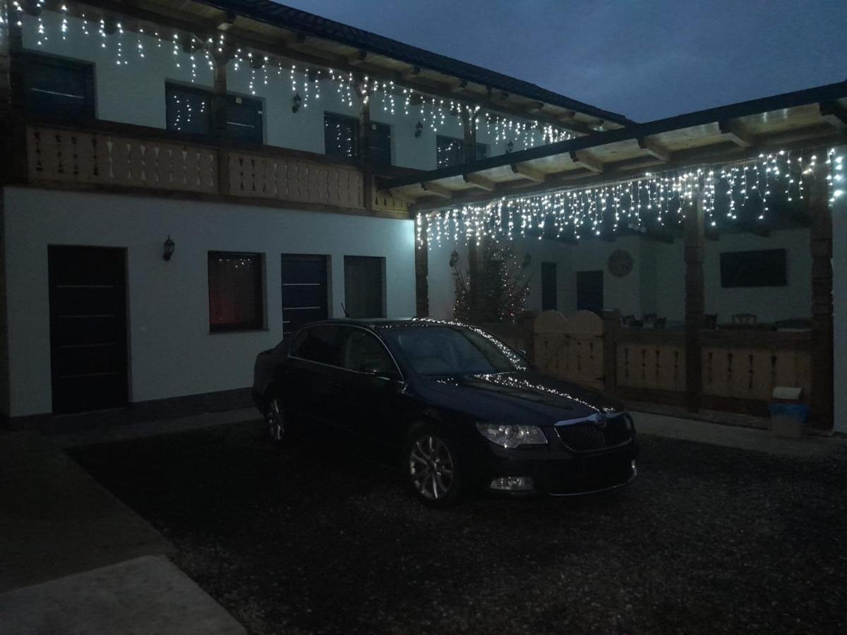 Casa De Langa Padure Hotel ซิกเกตู มาร์มาซีเอ ภายนอก รูปภาพ